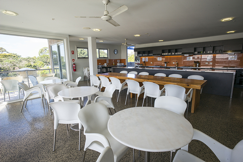 Group Kitchen and Dining Room - Phillip Island YHA