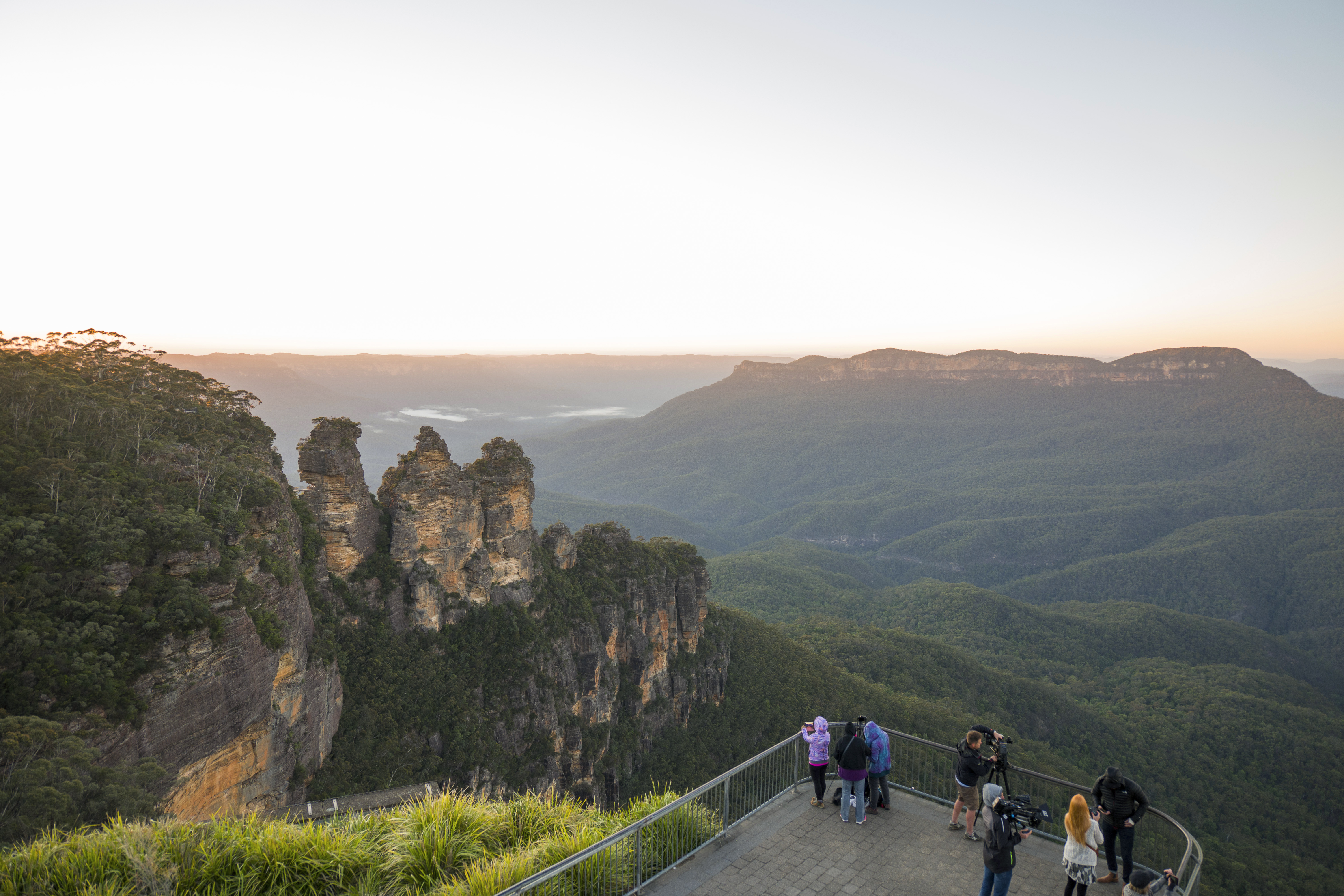 Blue Mountains YHA_Echo Point_Three Sisters_2017 (Slight edit).jpg