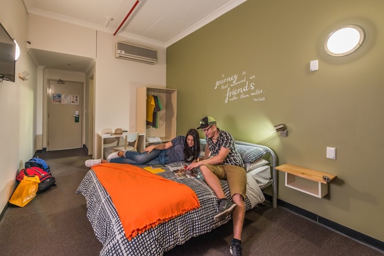 Adelaide Central YHA - Double Room - with TV