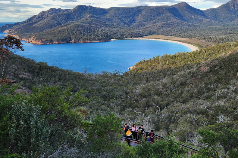UDU_Wineglass-Bay-Lookout_790x526.jpg