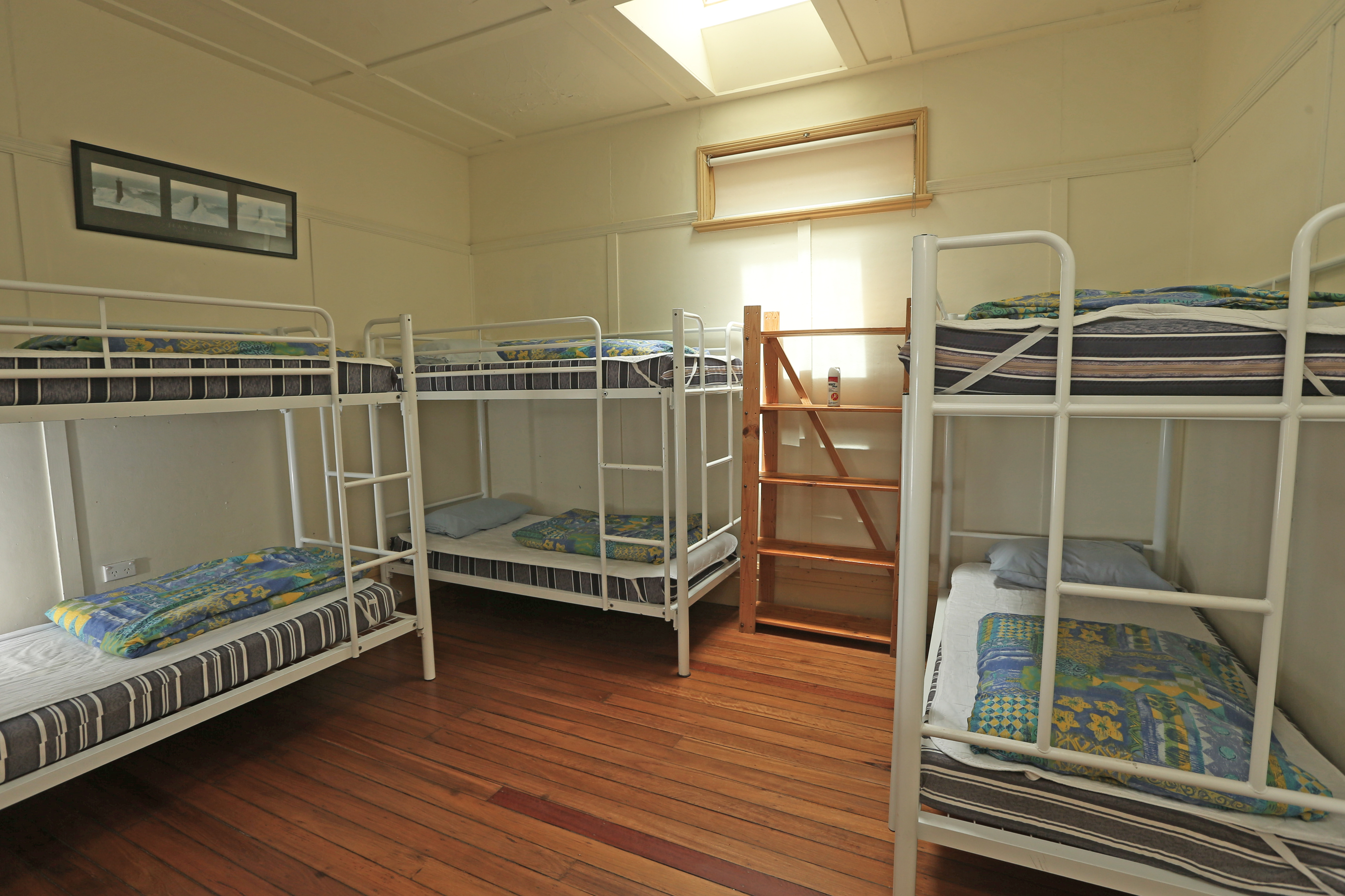 Multi-Share Room - Pittwater YHA | YHA Australia