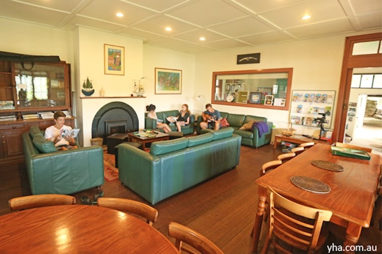 Pittwater-YHA-commonroom.jpg