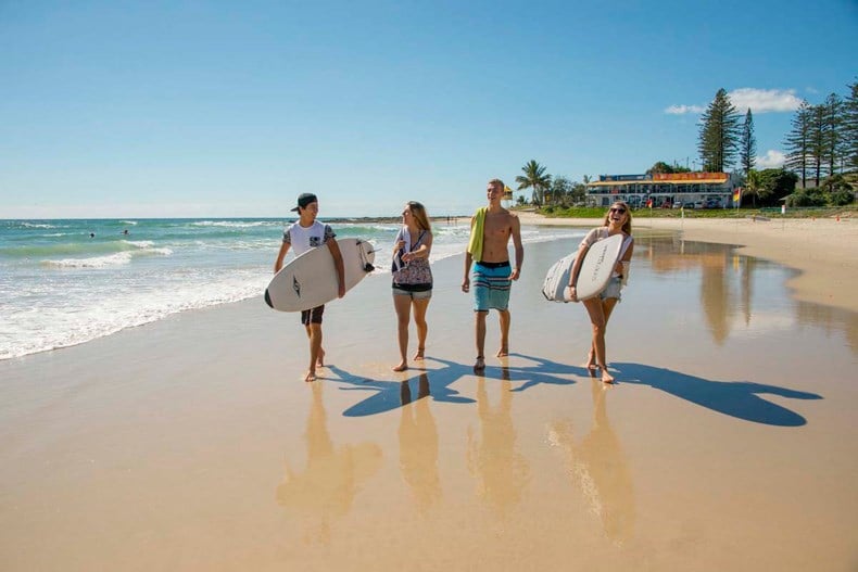 Coolangatta_YHA_Backpackers_Surf_Break.jpg