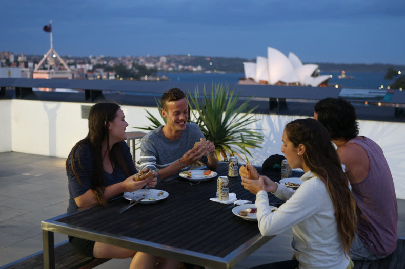 Sydney Harbour YHA - rooftop terrace full view