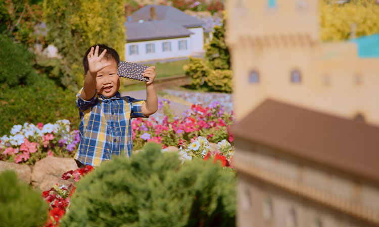 Toddler at Cockington Green - Image VisitCanberra