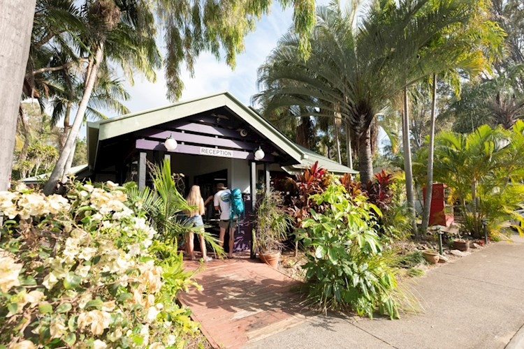 Hervey Bay YHA Exterior 2019 edited.JPG