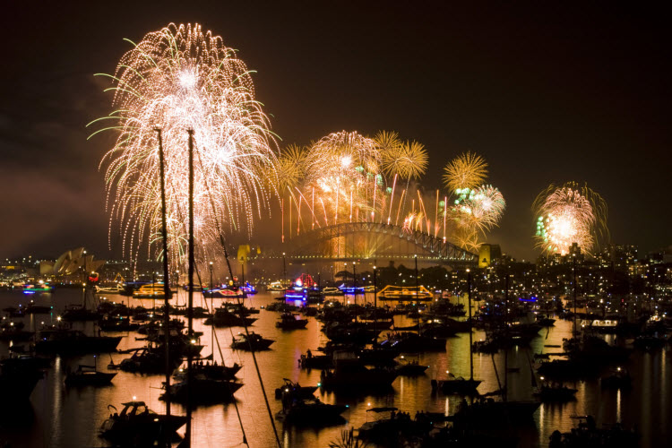 Sydney Harbour NYE fireworks_shutterstock (3)