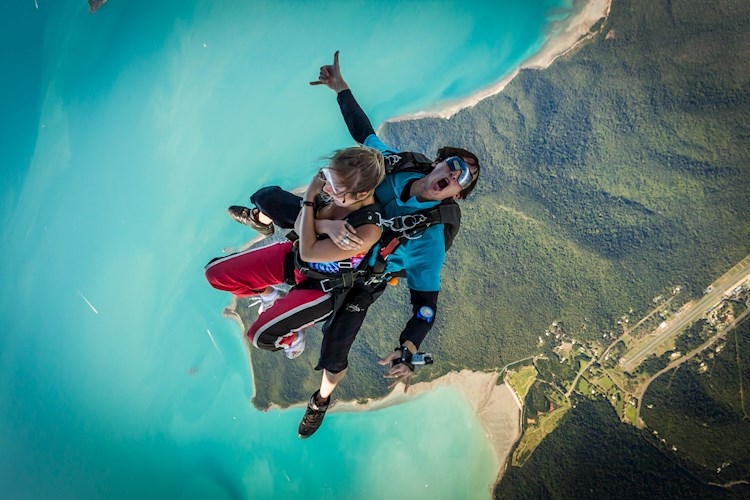 Skydive Airlie Beach YHA Australia