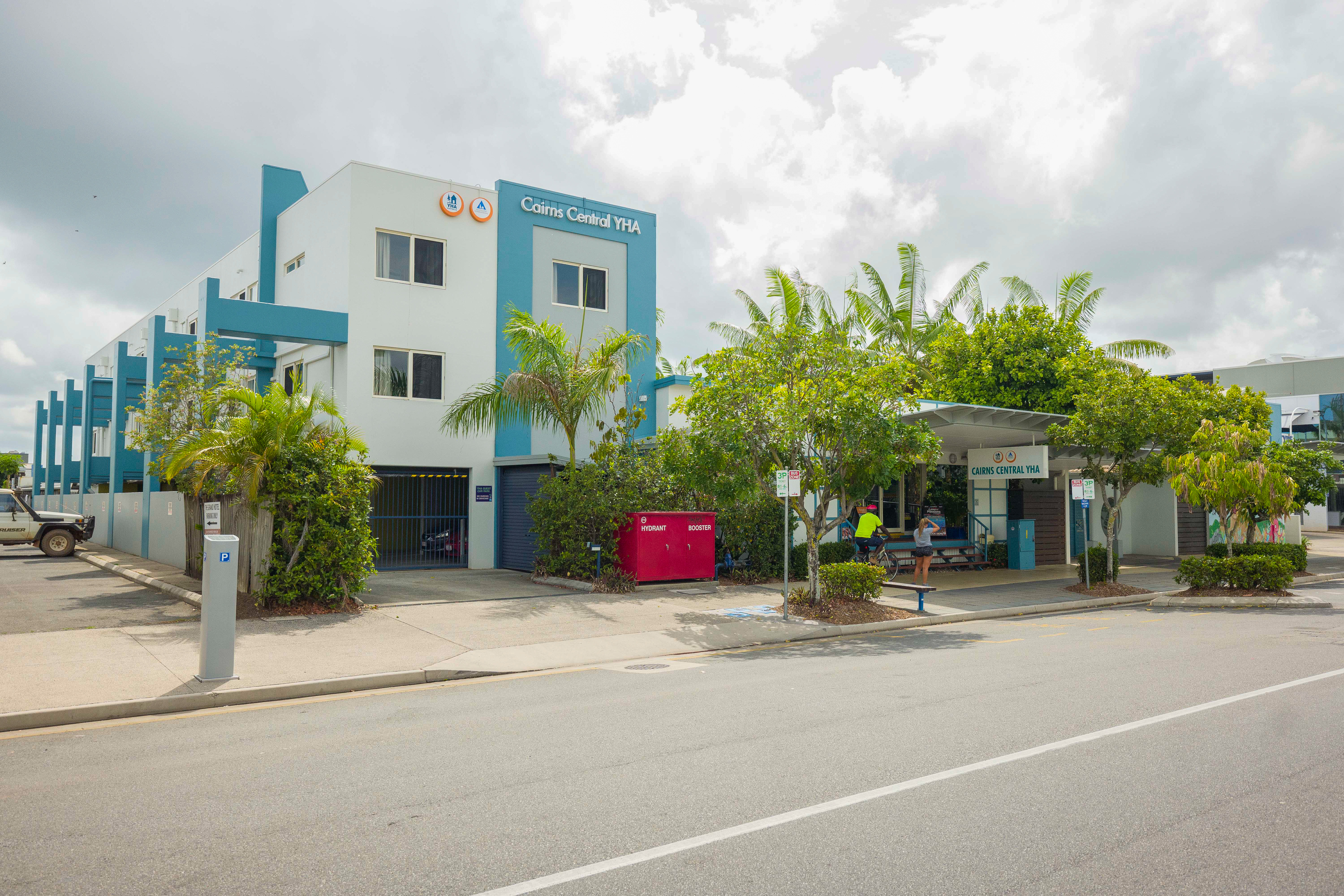 Cairns Central YHA_exterior_day1.jpg