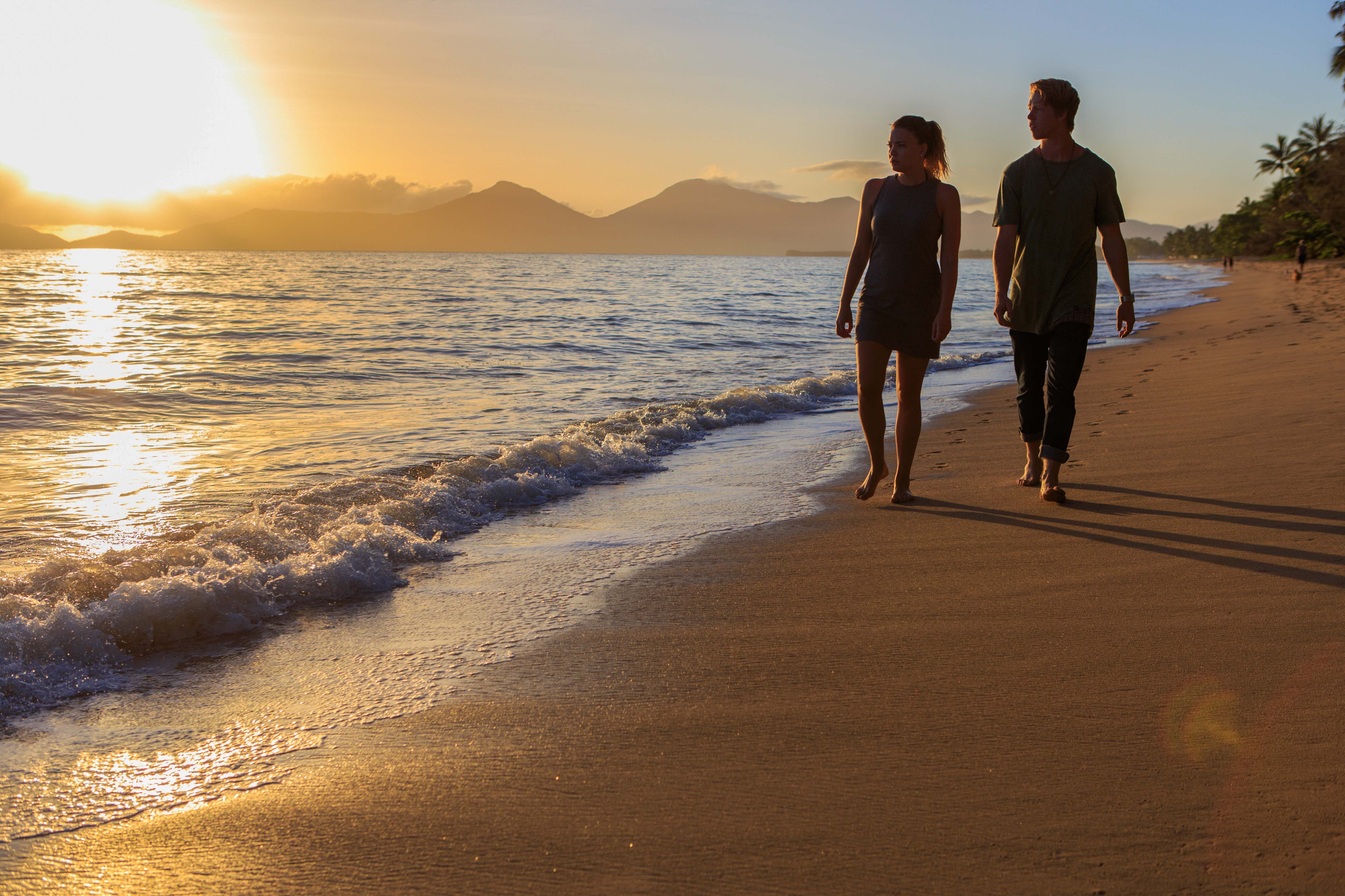 Cairns Central YHA_Holloways Beach_sunrise.jpg