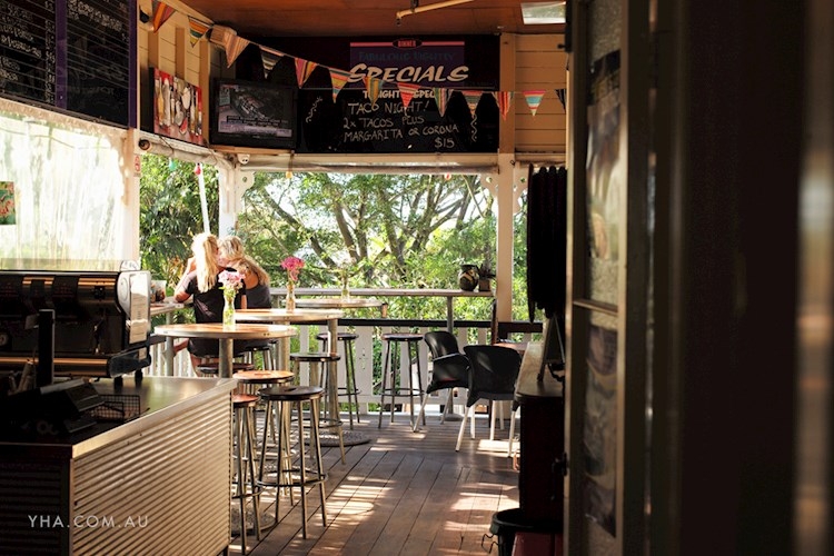 Noosa Heads YHA - Beer Garden and Bar (17).jpg