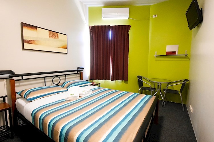 Perth City YHA_Double Ensuite (2).jpg