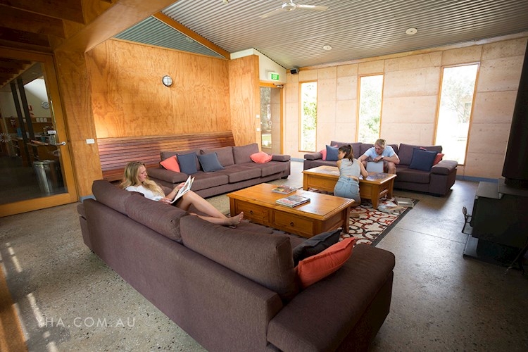 Grampians Eco YHA_lounge room_2017 (4).jpg