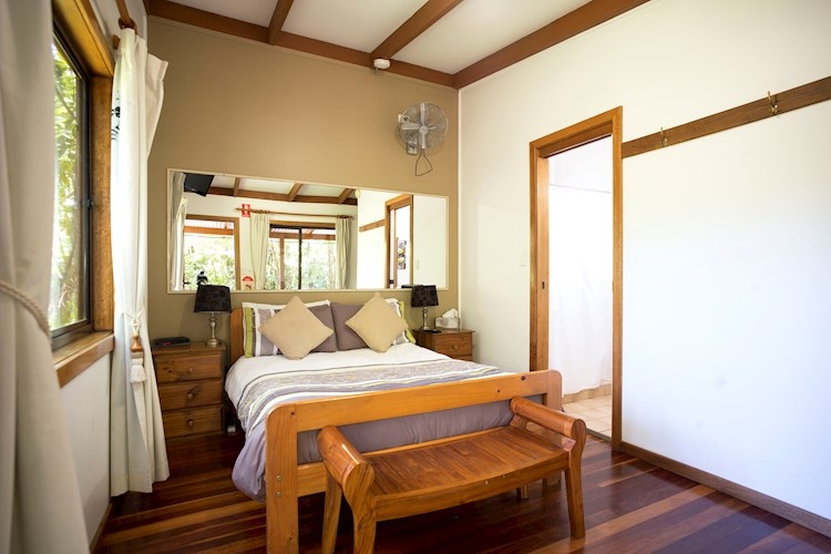 Port Stephens YHA_Double room ensuite_YHA (1).jpg
