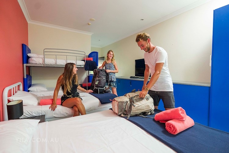 Port Douglas YHA - Multi Share Room