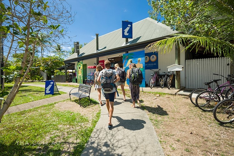Port Douglas YHA - Entrance