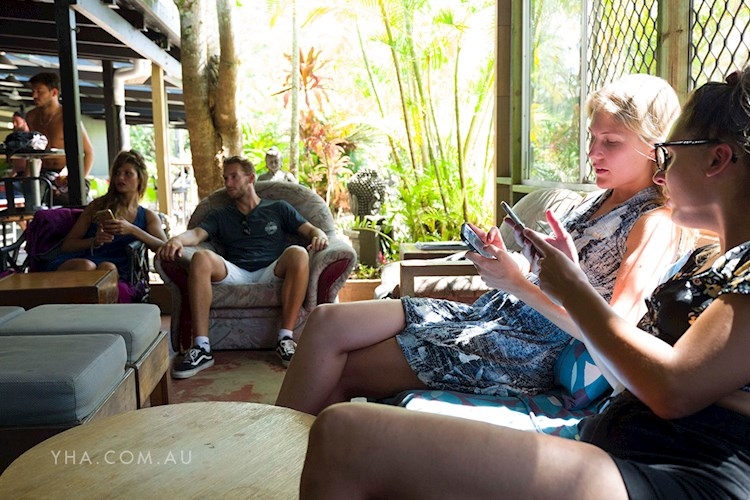 Port Douglas YHA - Outdoor Common Area