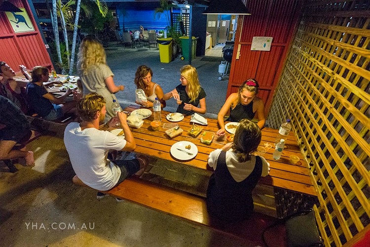 Port Douglas YHA - Dining Area