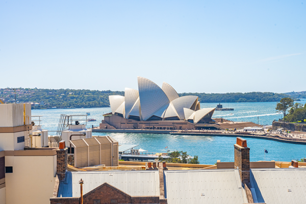 Stay where Sydney comes alive