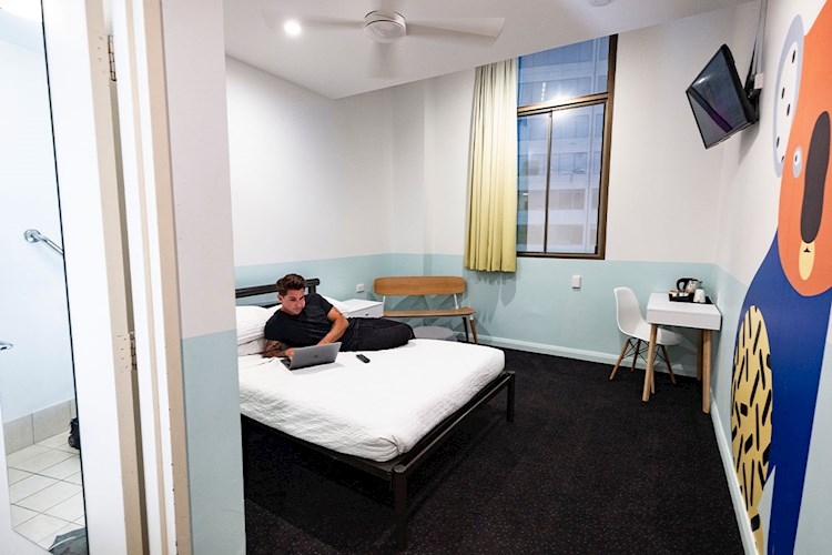 Sydney Central YHA_Double Ensuite.jpg