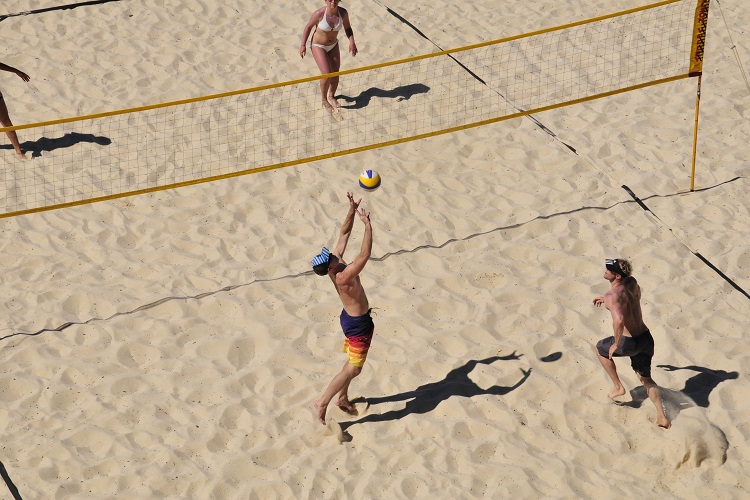 BeachActivities_Unsplash_BeachVolleyball.jpg