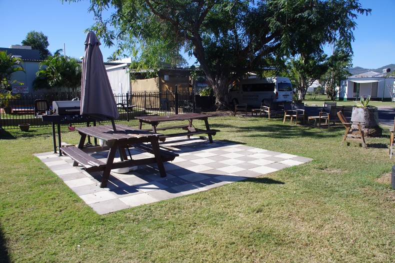 Rockhampton YHA Backpackers - bbq area