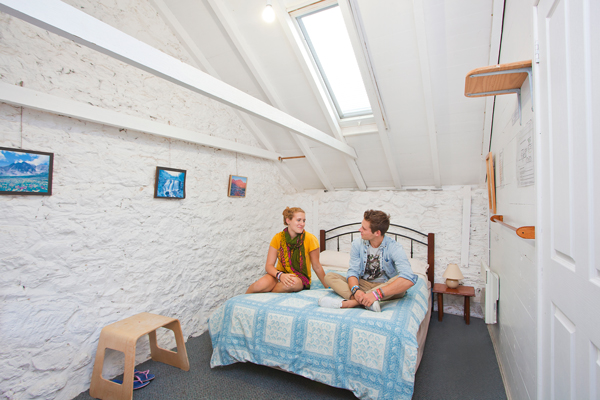 (8)Port-Fairy-YHA-Double-Room2.jpg