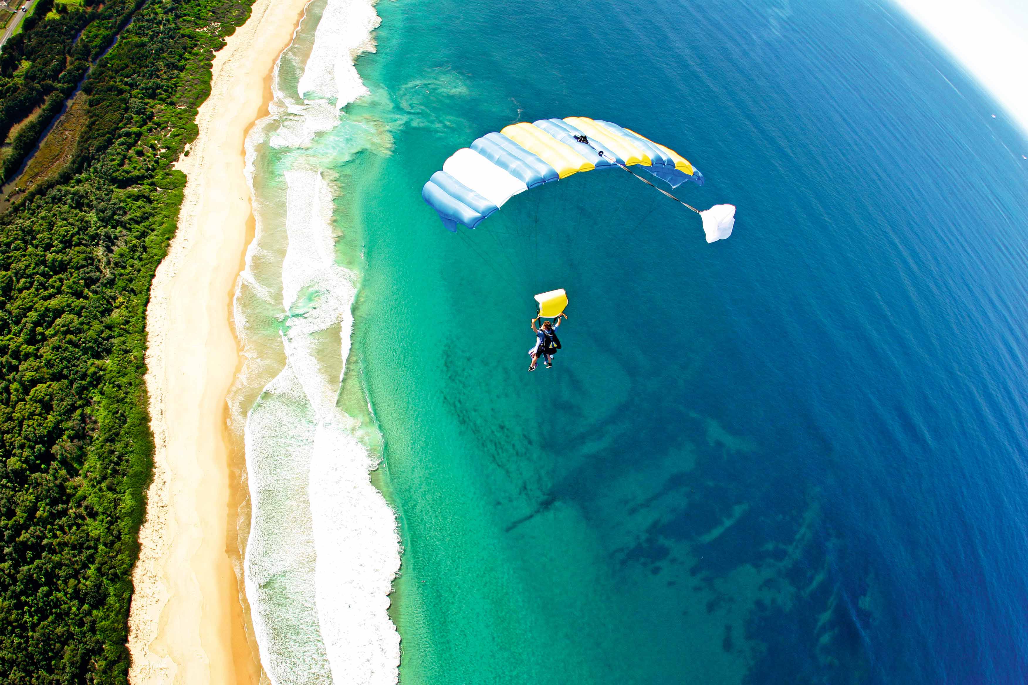 Skydive Sydney- Cruising back to the beach