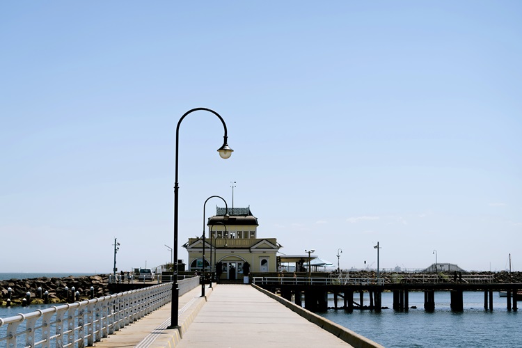 LocalMelbourne_CREDIT_VisitVictoria_StKildaBeachPier.jpg