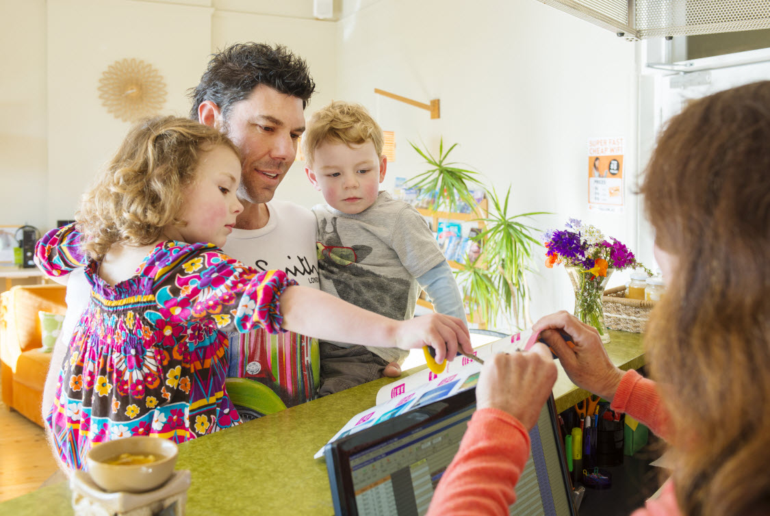 Port Elliot YHA reception with kids