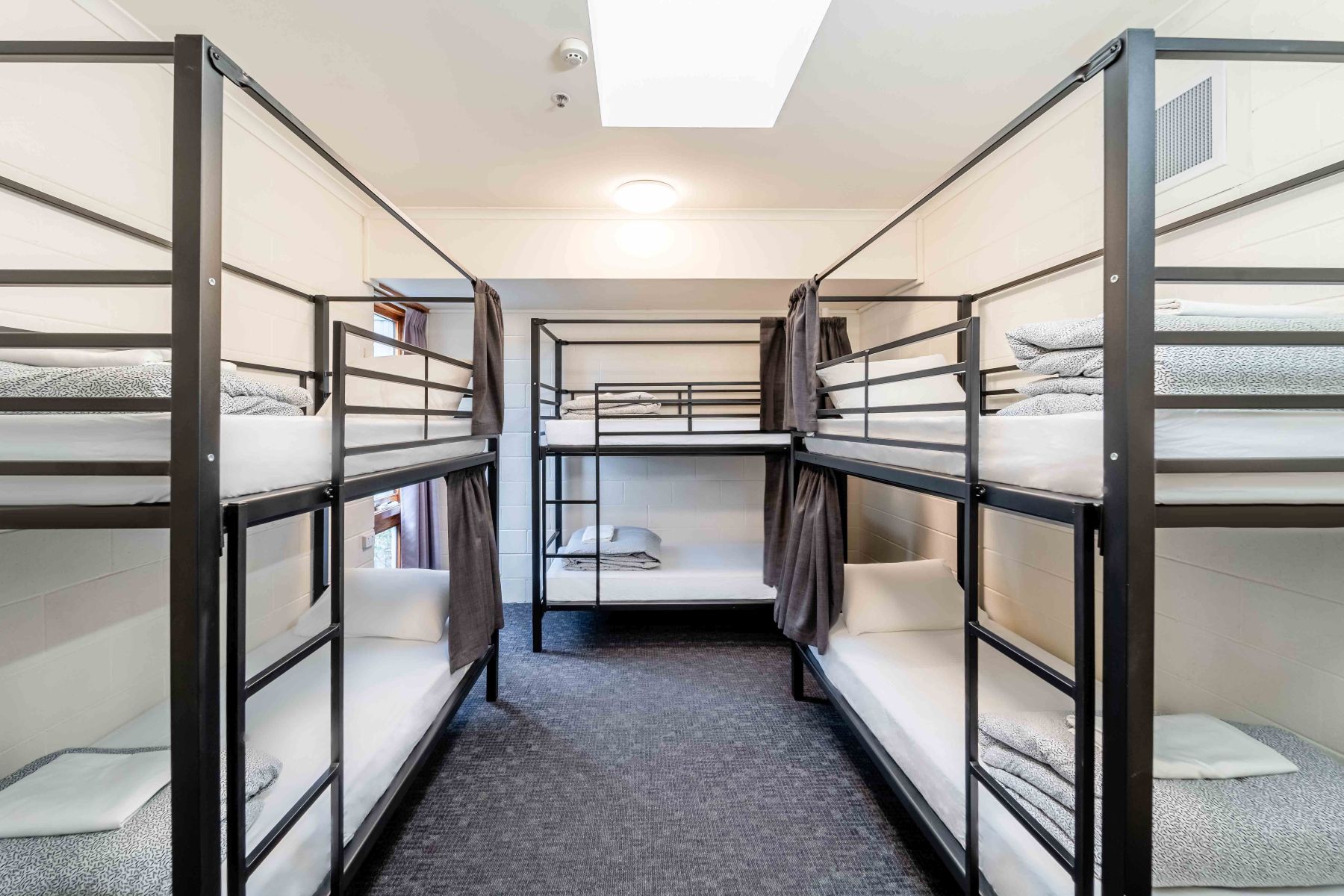 2406 YHA Thredbo - Room 11 - 6 Share - LR (1 of 8) REV 2.jpg