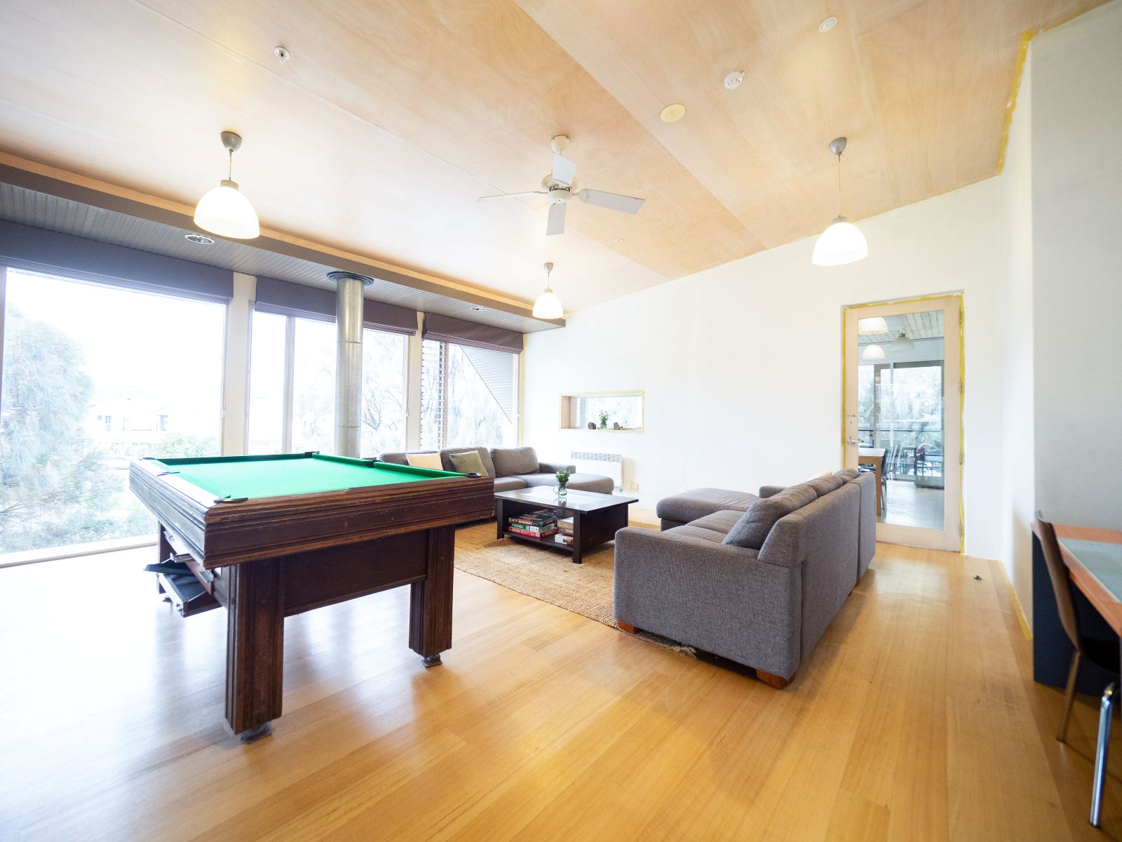 YHA Apollo Bay Eco - Loung Upstairs 02.jpg