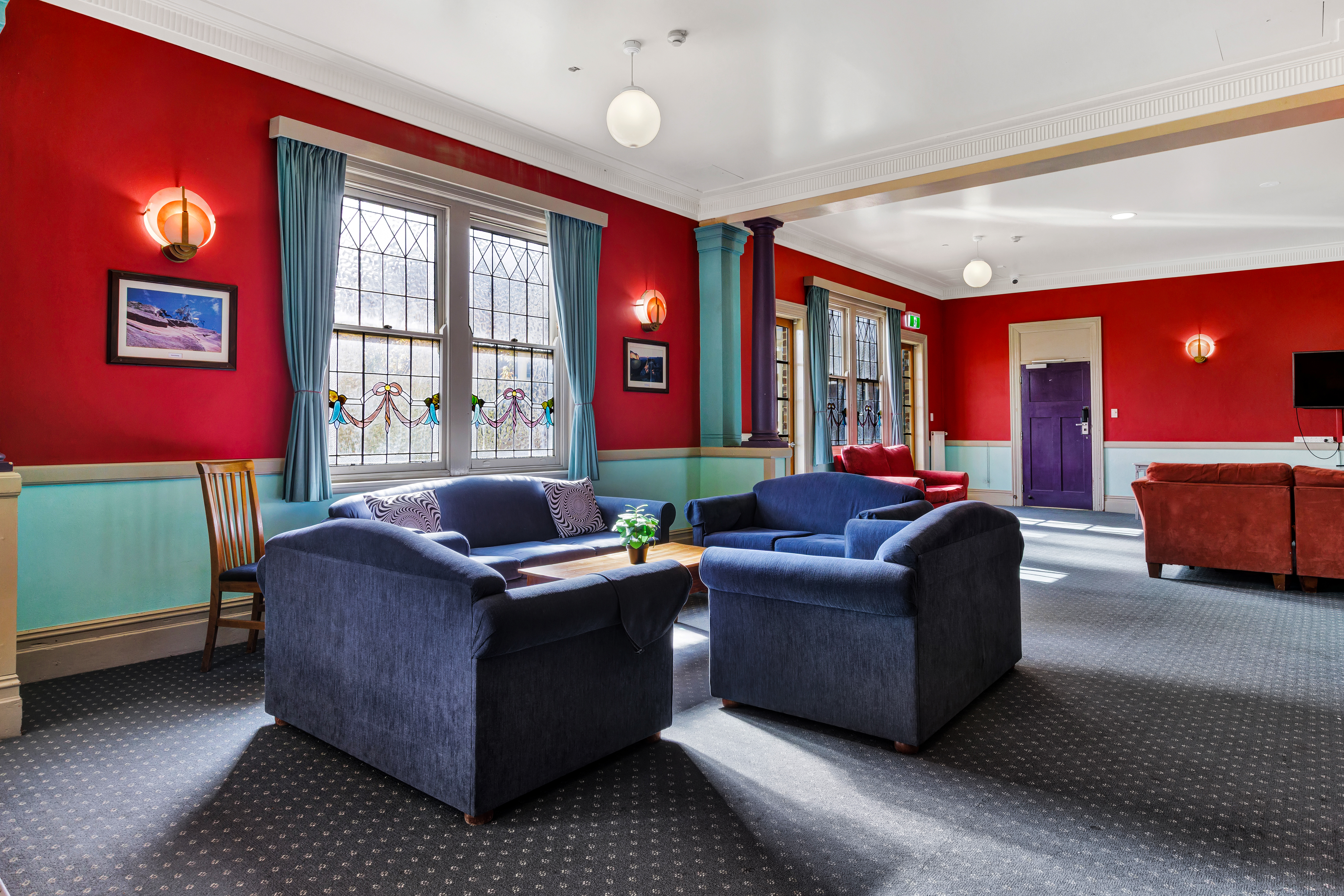 YHA Blue Mountains Lounge Area.JPG